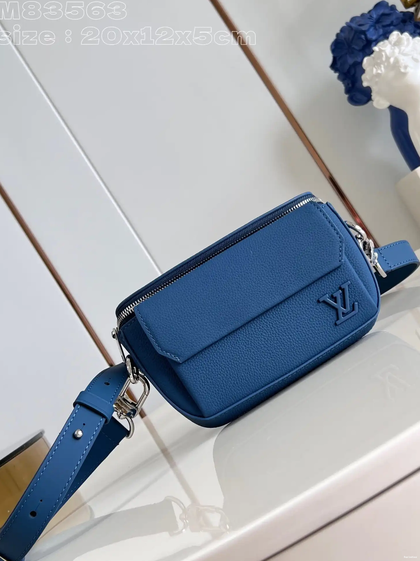 Wearable Wallet-20*12*5.5CM LOUIS Pilot VUITTON 0508